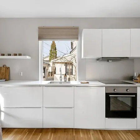 Cozy 2-bedroom Near Centre Берген