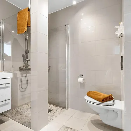 Cozy 2-bedroom Near Centre